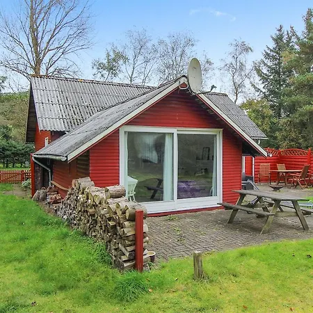 بيت للعطل Two-bedroom Holiday In *