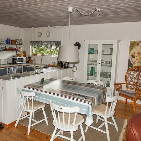 Two-bedroom Holiday In * هالس