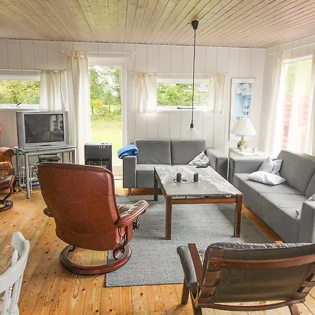 Two-bedroom Holiday In * هالس